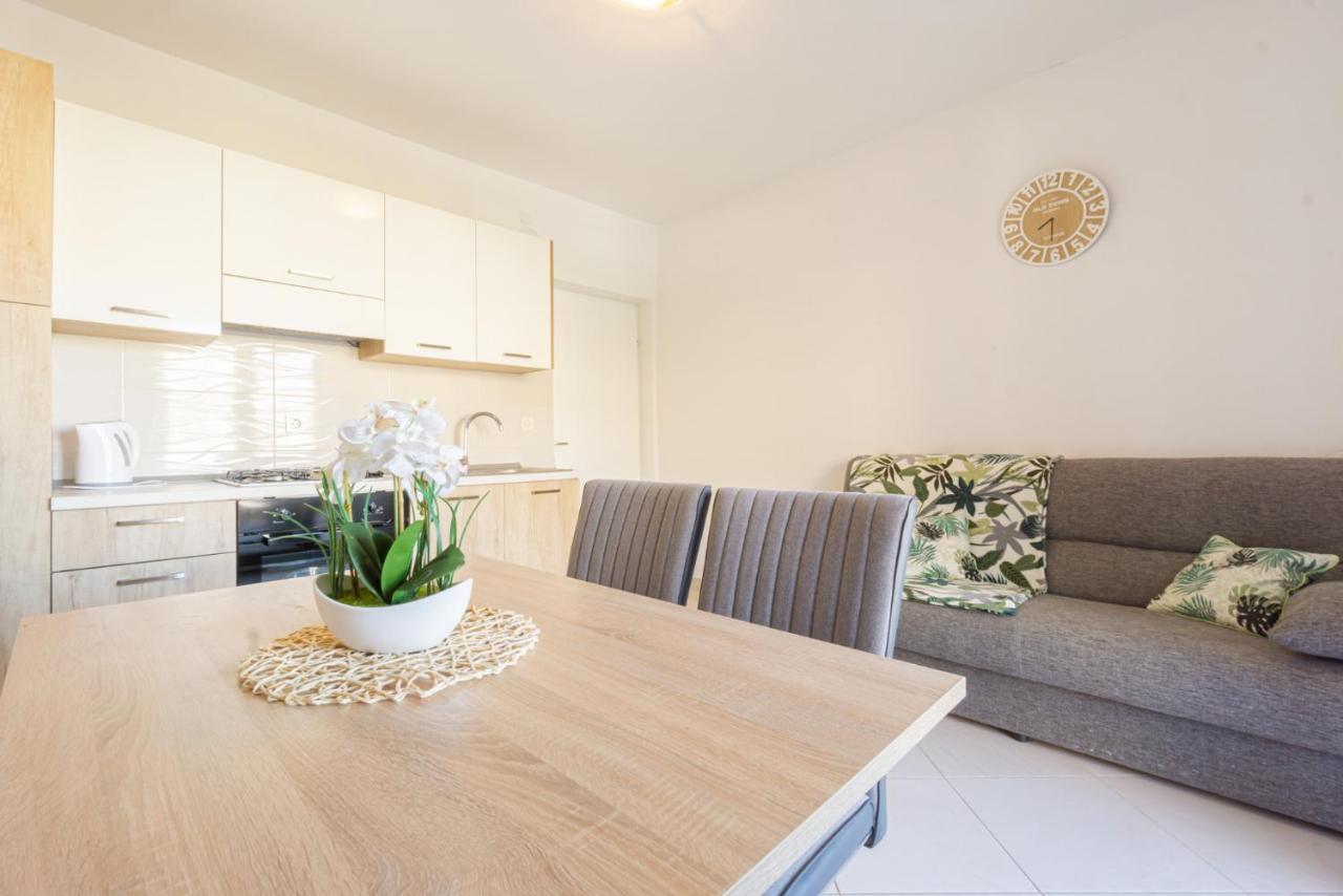 Apartment And Room Bacic Metajna Bagian luar foto