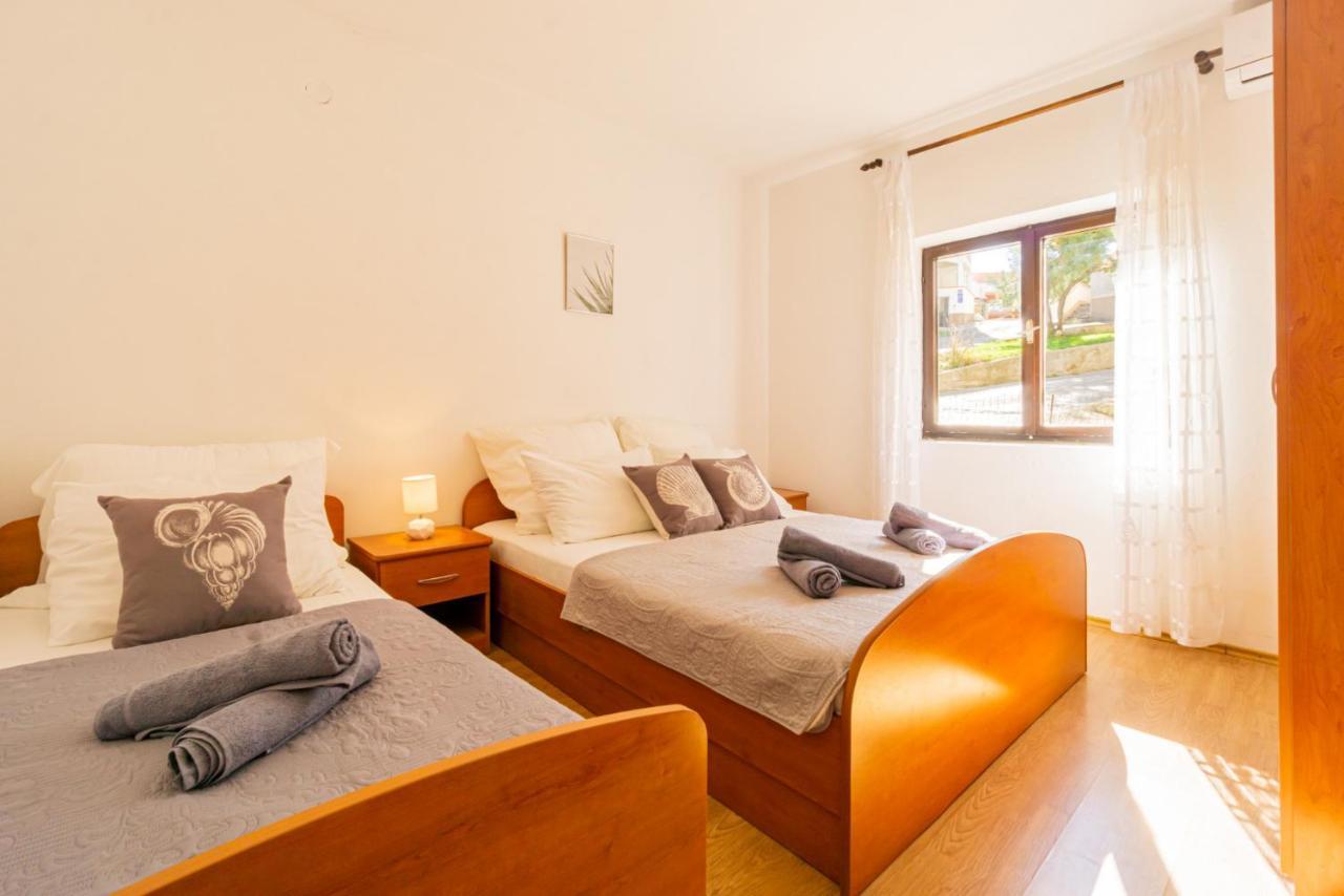 Apartment And Room Bacic Metajna Bagian luar foto